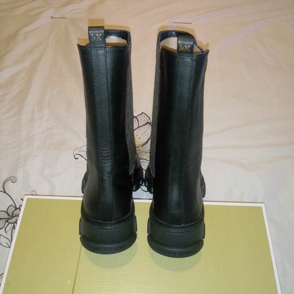 Michael Kors Ridley Chelsea Leather Boots - Picture 6 of 12